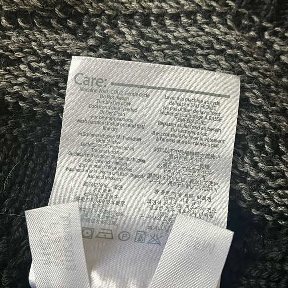 NWOT- Smartwool cable knit beanie - Picture 4 of 4